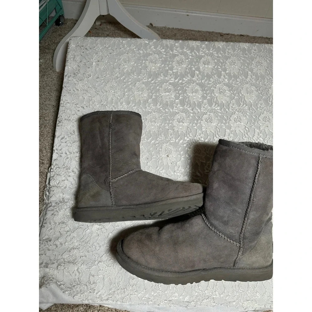 UGG each pair